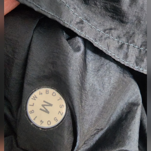 Lululemon hype it up jaket is submarine size medium RARE - Picture 7 of 8